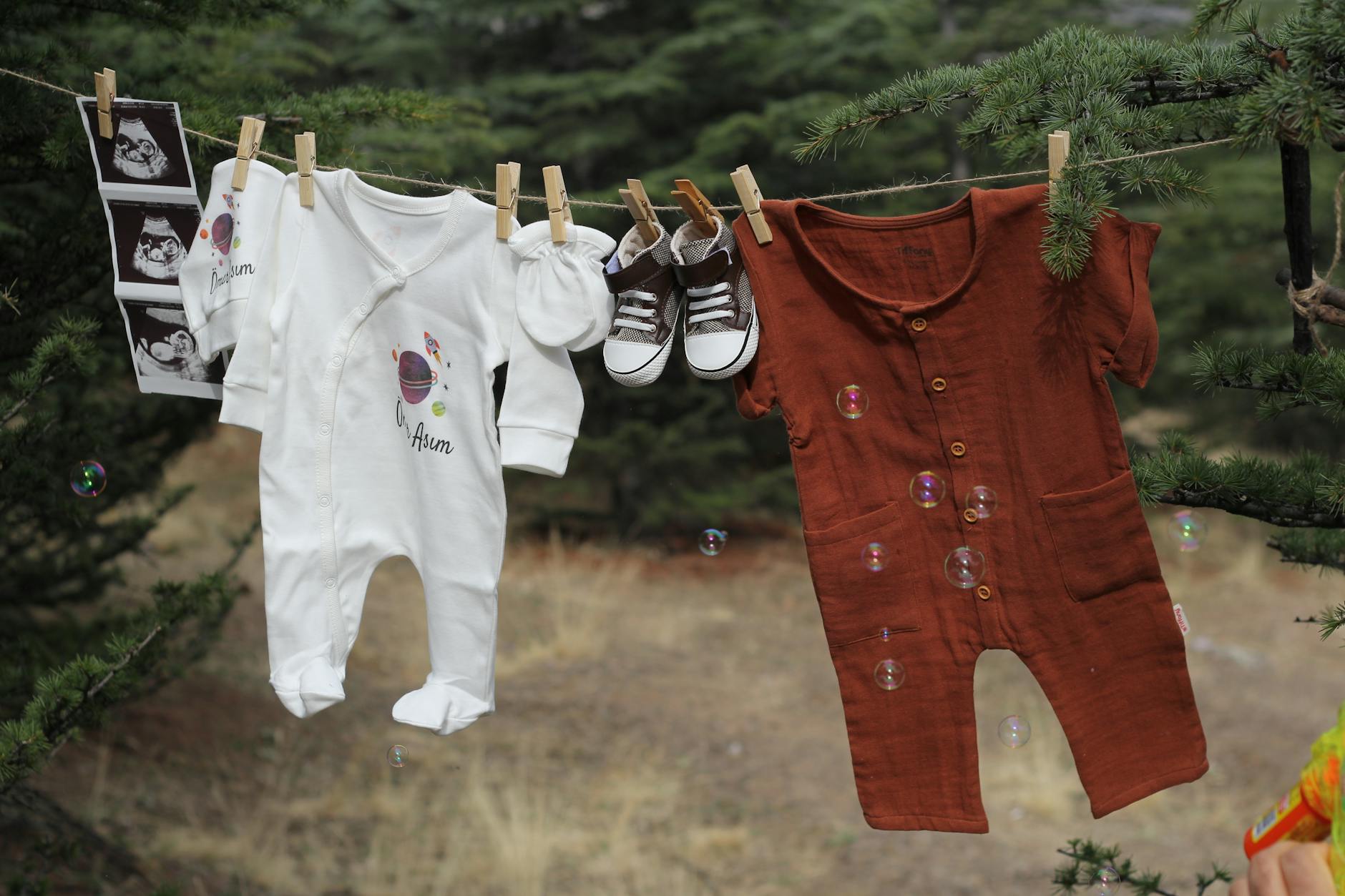 İlk Bebeğiniz mi Geliyor? Bebek Kıyafetleri için Güvenli Temizlik Rehberi