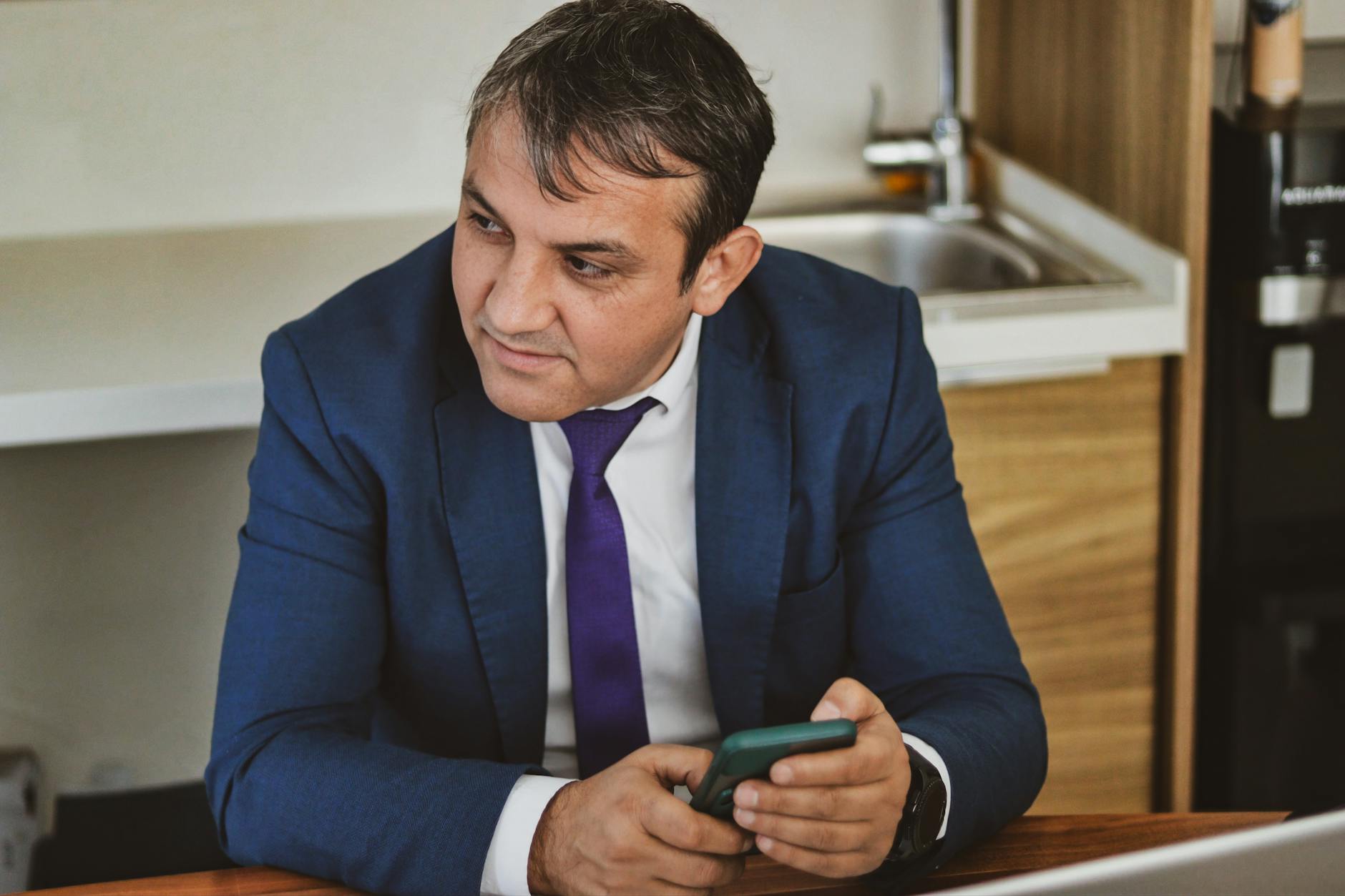 Takım Elbiseyi Evde Yıkayabilir misiniz? Kuru Temizleme Ne Zaman Şart?
